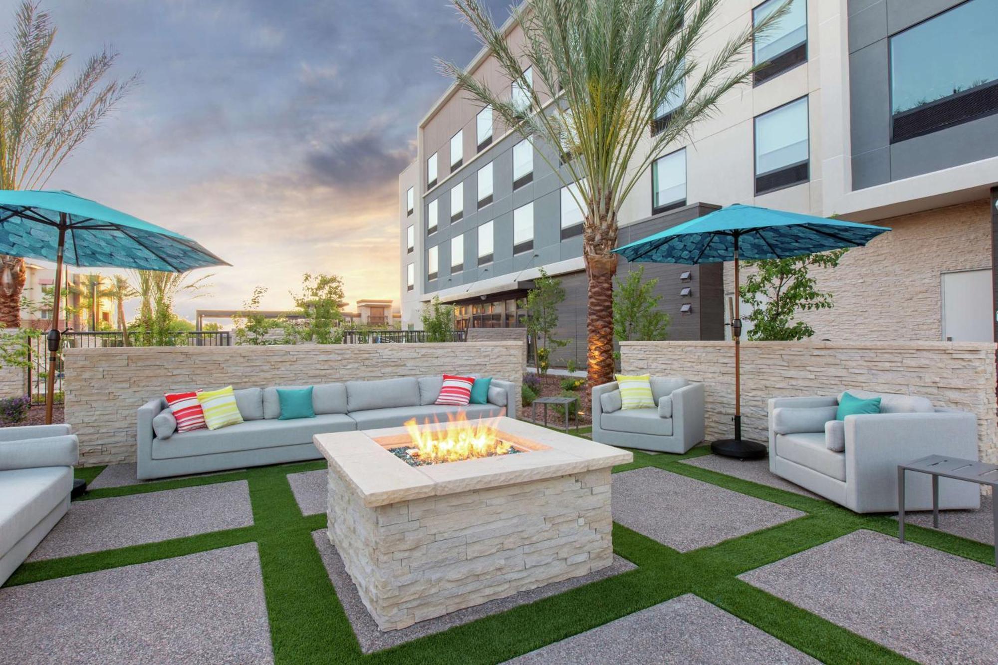 Hilton Garden Inn Surprise Phoenix Экстерьер фото